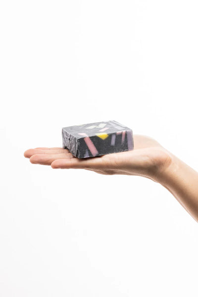 Milo Confetti / Oglje